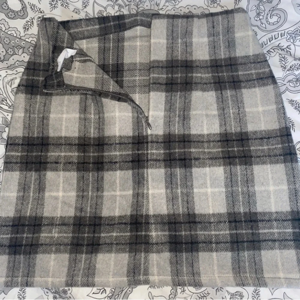 Pleated skirt - Picture 2 of 2